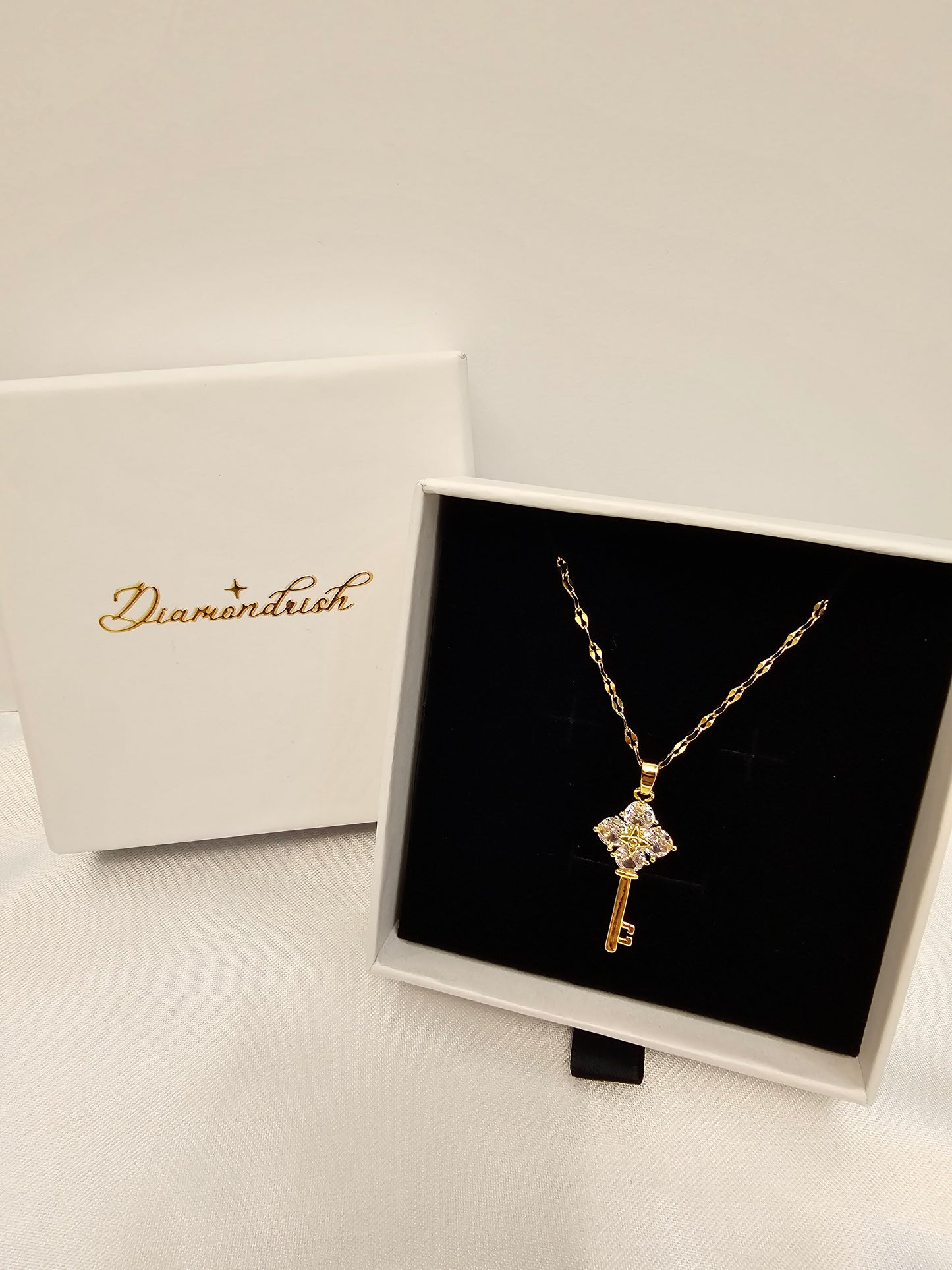 KEY NECKLACE (18K Gold Plated Steel)