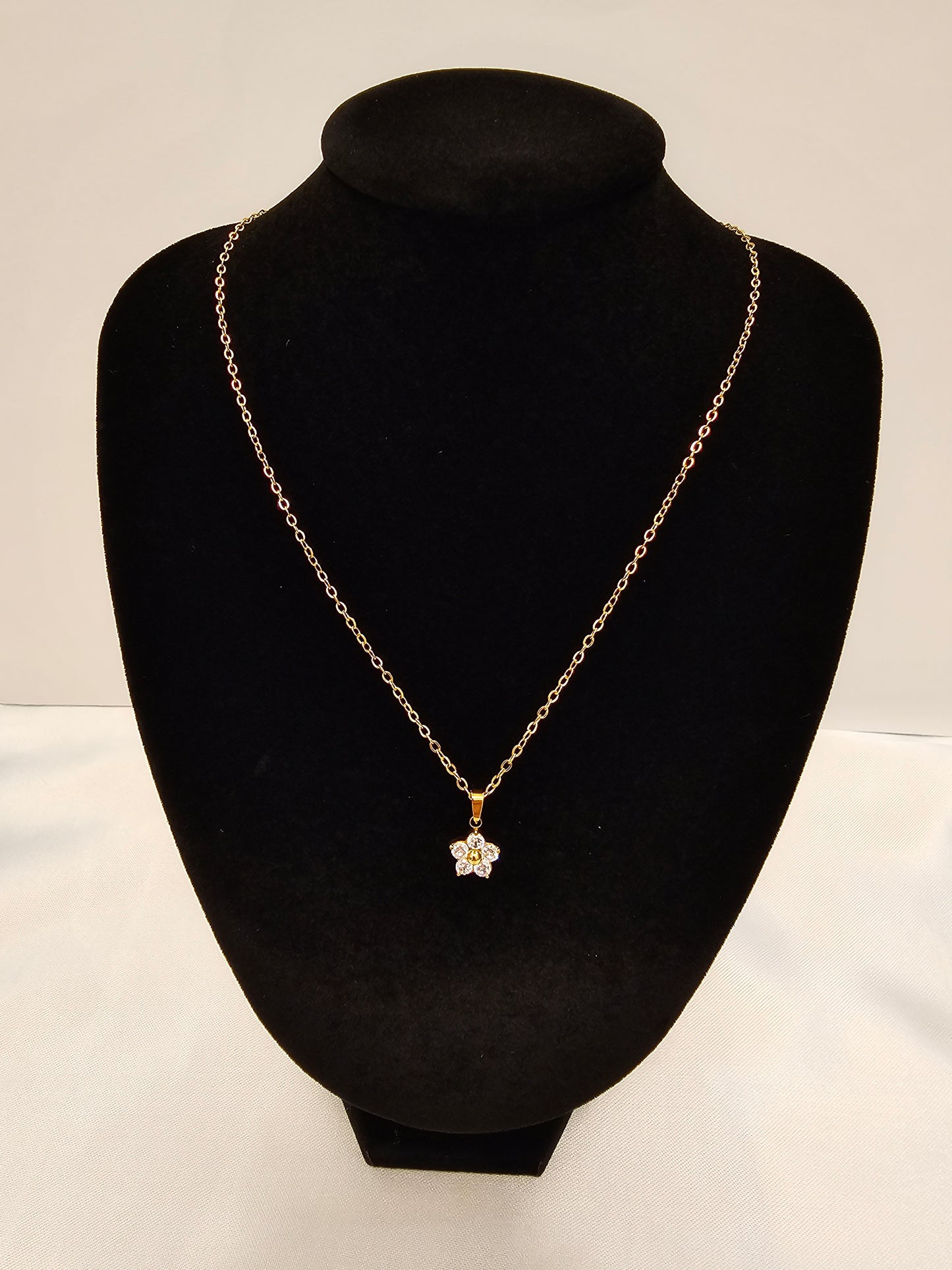 FLOWER NECKLACE (18K Gold Plated Steel)