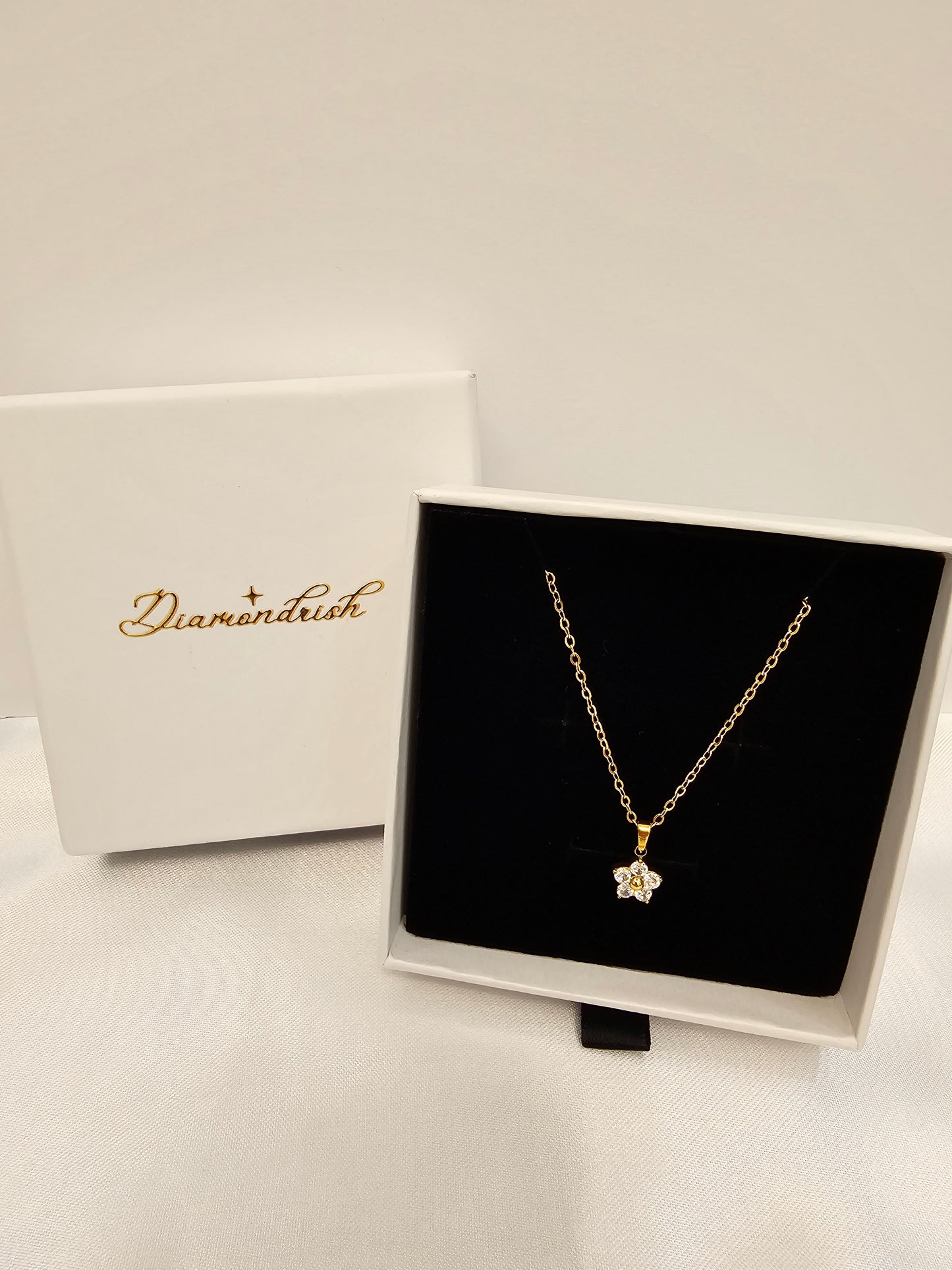 FLOWER NECKLACE (18K Gold Plated Steel)